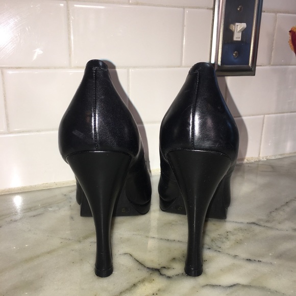 BCBGeneration Black Platform Heels 👠 - Picture 6 of 16